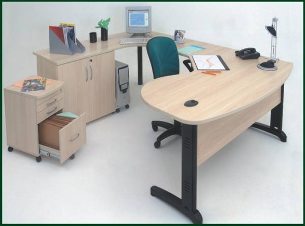 Mesa delta e conjuto para escritório