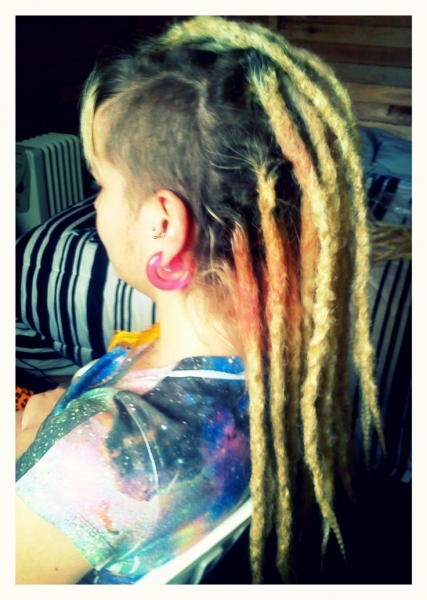Dreads com alongamento no moicano